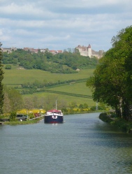 Burg Châteauneuf-en-Auxois (1).JPG